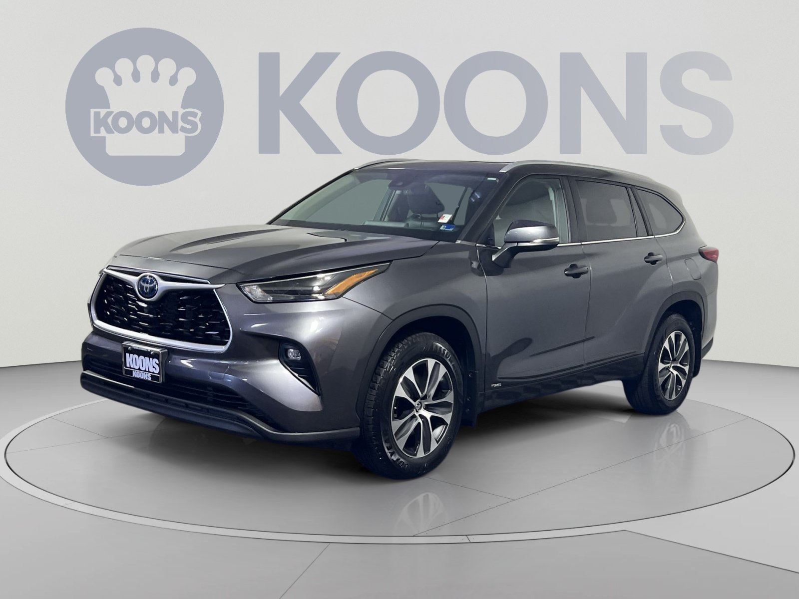 Used 2023 Toyota Highlander XLE AWD/4WD image 1