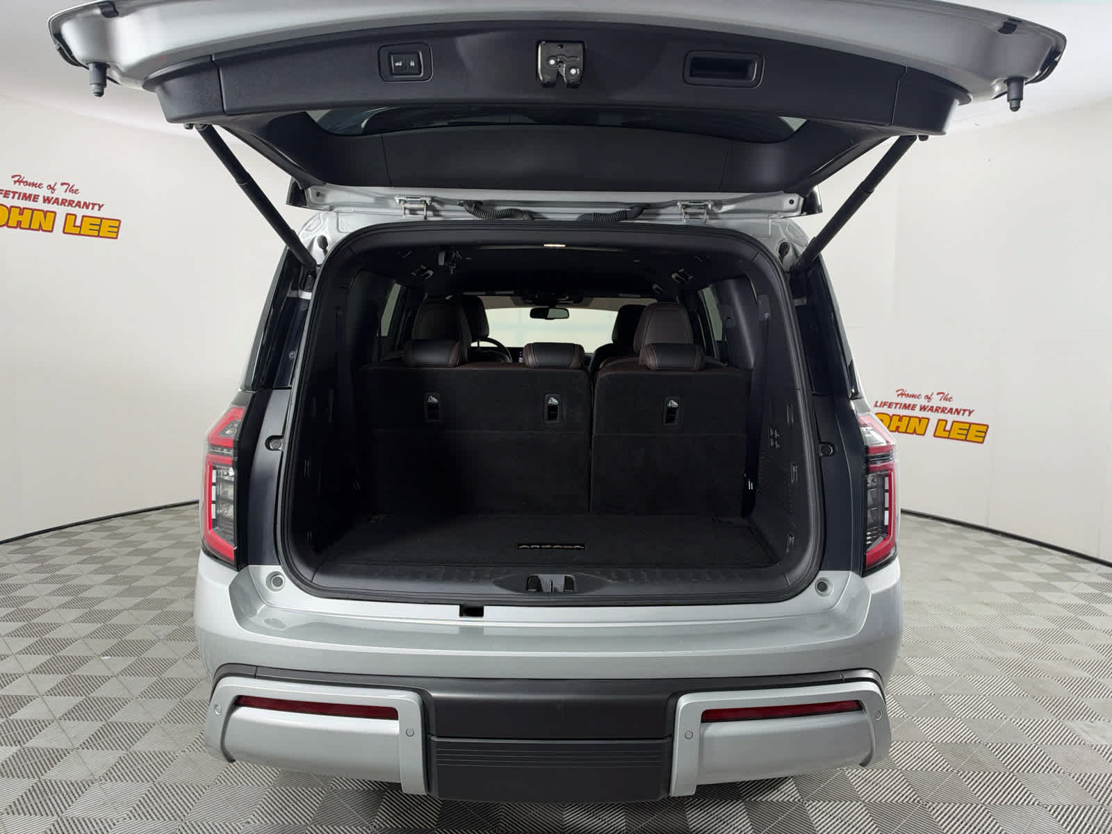 Certified 2025 Nissan Armada SL w/ Captain's Chari Seat Package RWD image 5