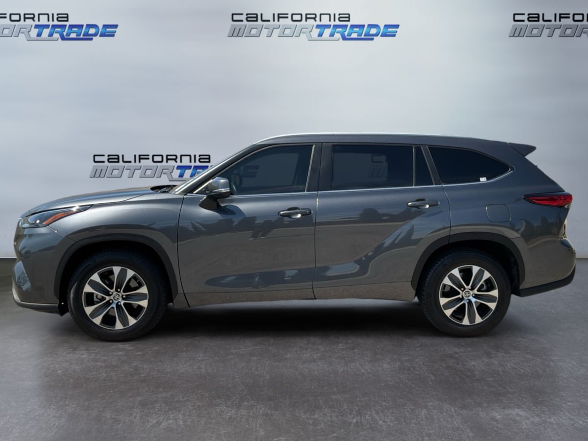 Used 2023 Toyota Highlander XLE FWD image 8