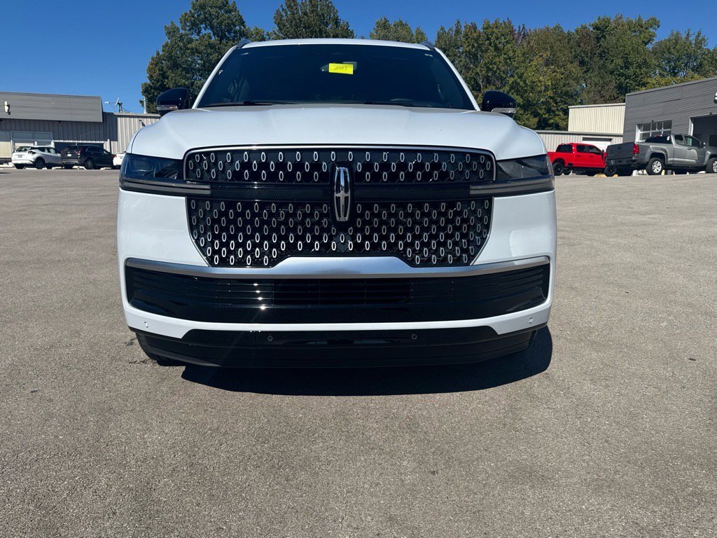 New 2025 Lincoln Navigator Reserve image 4