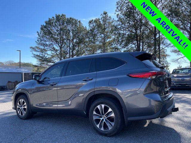 Used 2020 Toyota Highlander XLE image 4