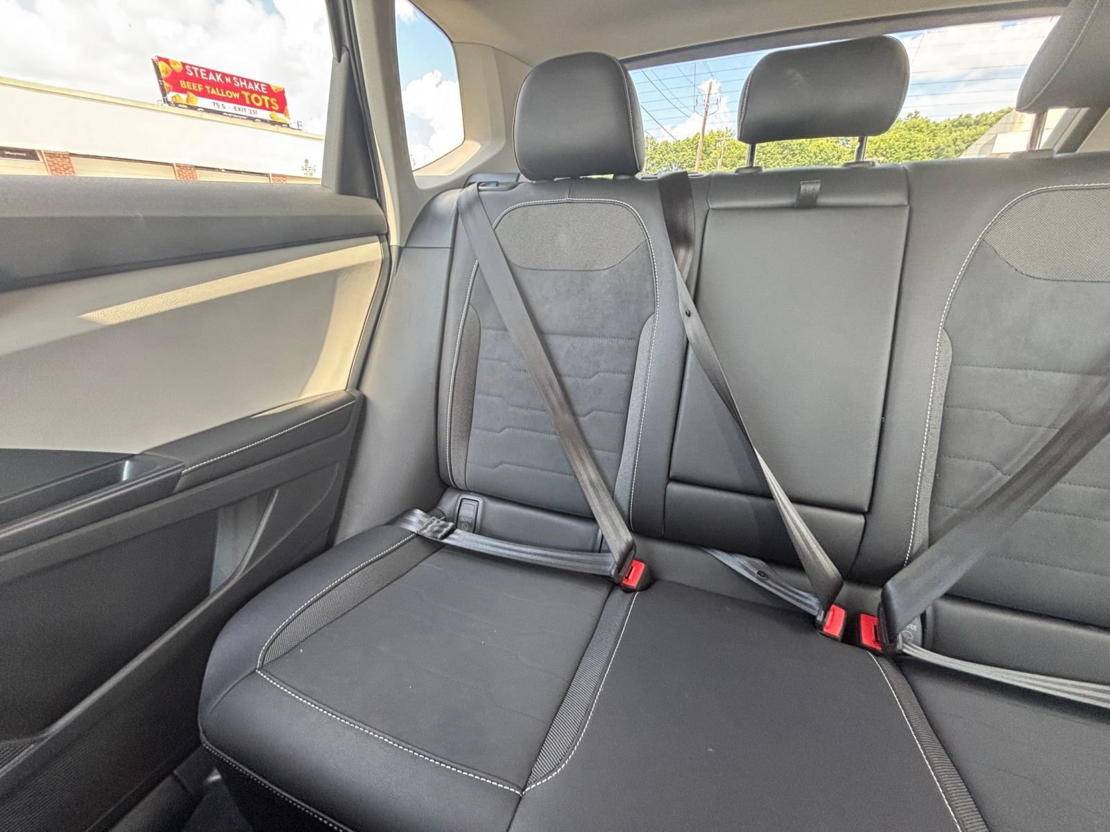 Used 2025 Volkswagen Taos SE FWD image 39