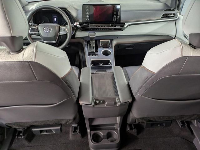Used 2023 Toyota Sienna XSE FWD image 28