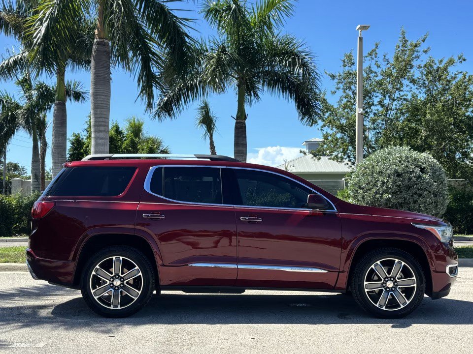 Used 2018 GMC Acadia Denali w/ Technology Package FWD image 5