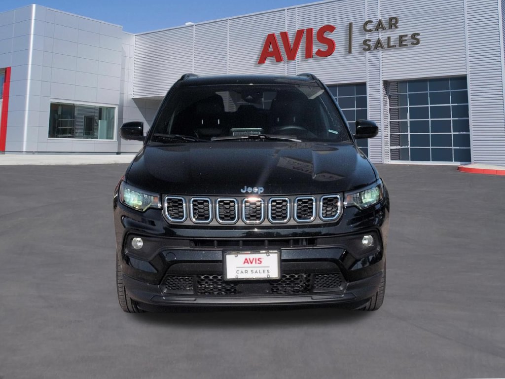Used 2025 Jeep Compass Latitude w/ Sun & Sound Group AWD/4WD image 2