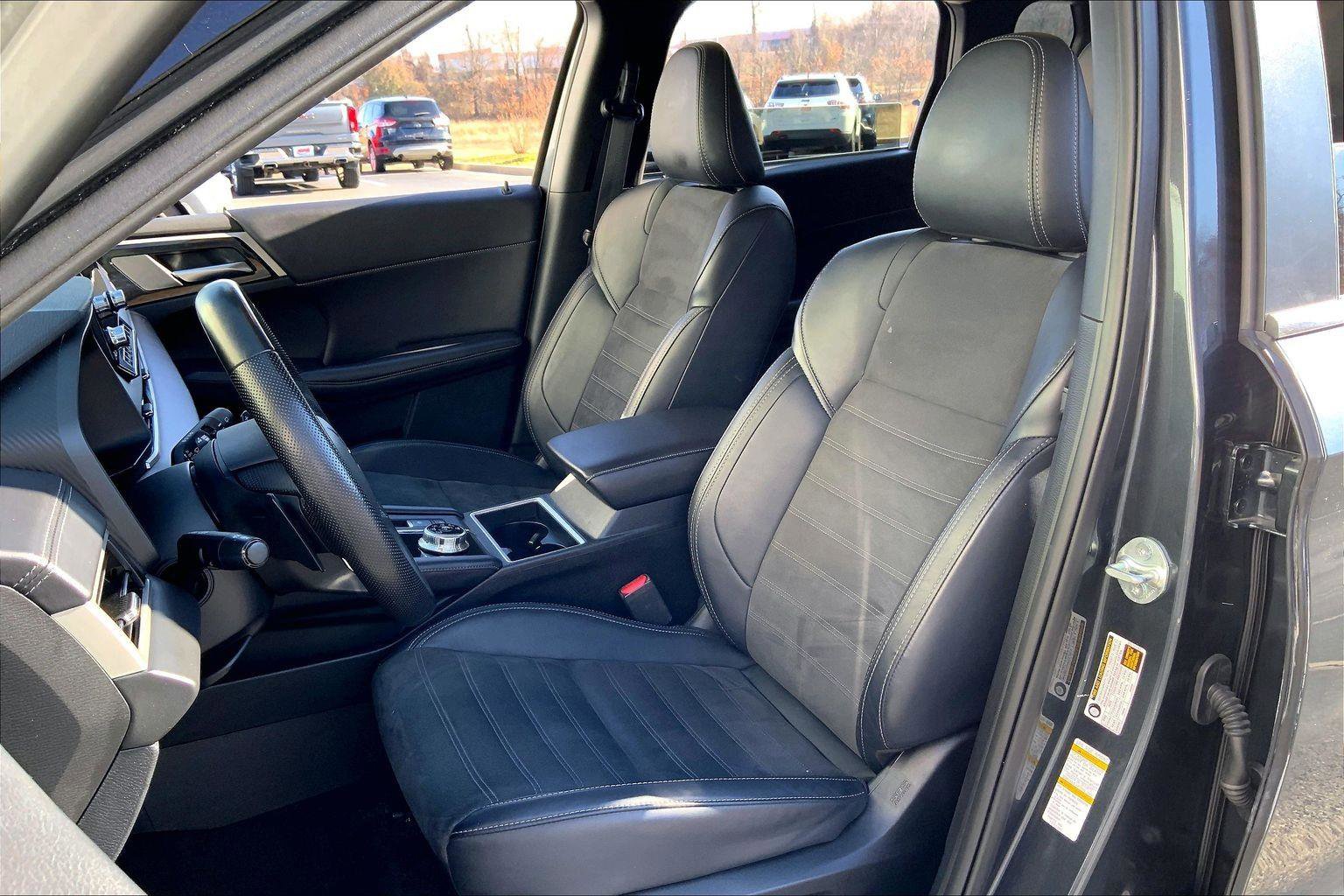 Used 2024 Mitsubishi Outlander SE image 23