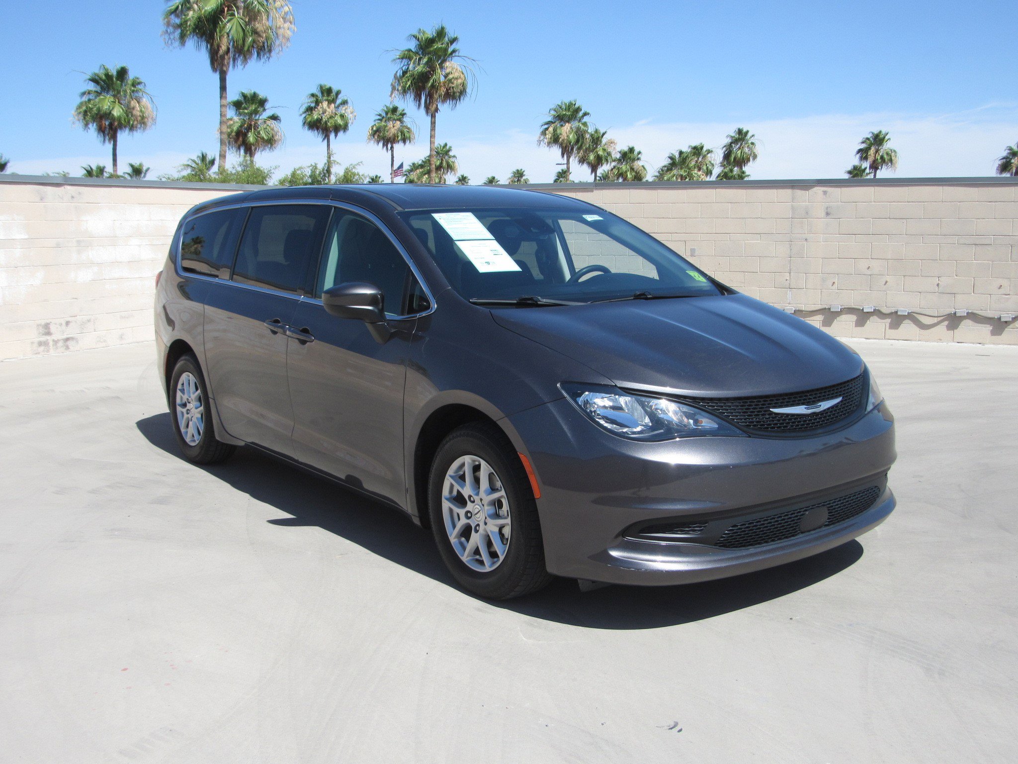 Used 2023 Chrysler Voyager LX FWD image 2