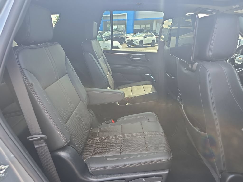 Used 2025 Chevrolet Tahoe High Country AWD/4WD image 21