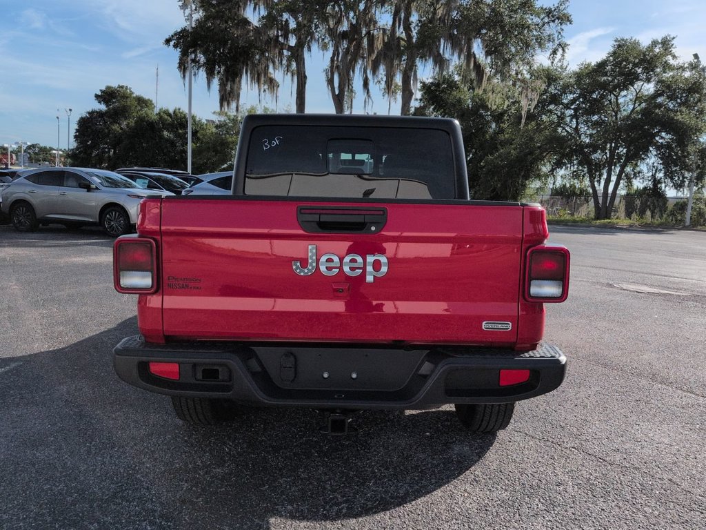 Used 2023 Jeep Gladiator Overland AWD/4WD image 5