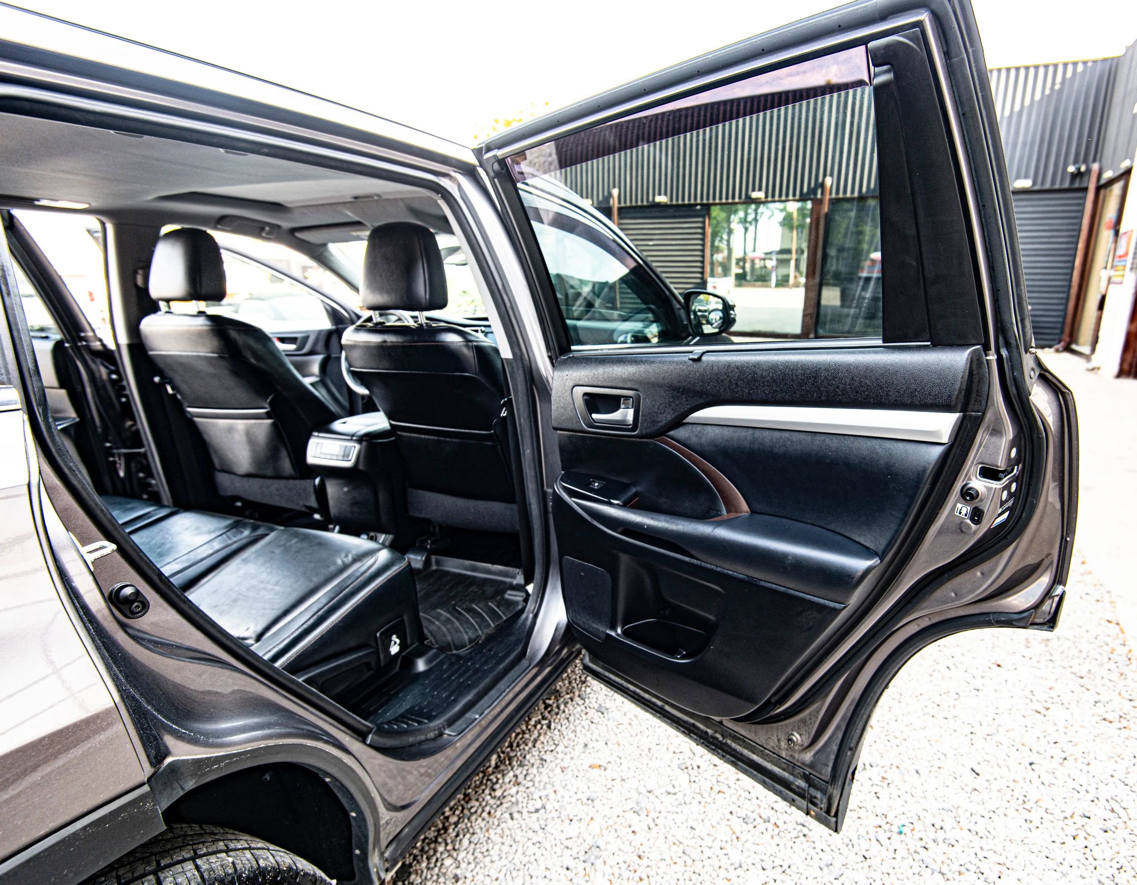 Used 2014 Toyota Highlander XLE image 32