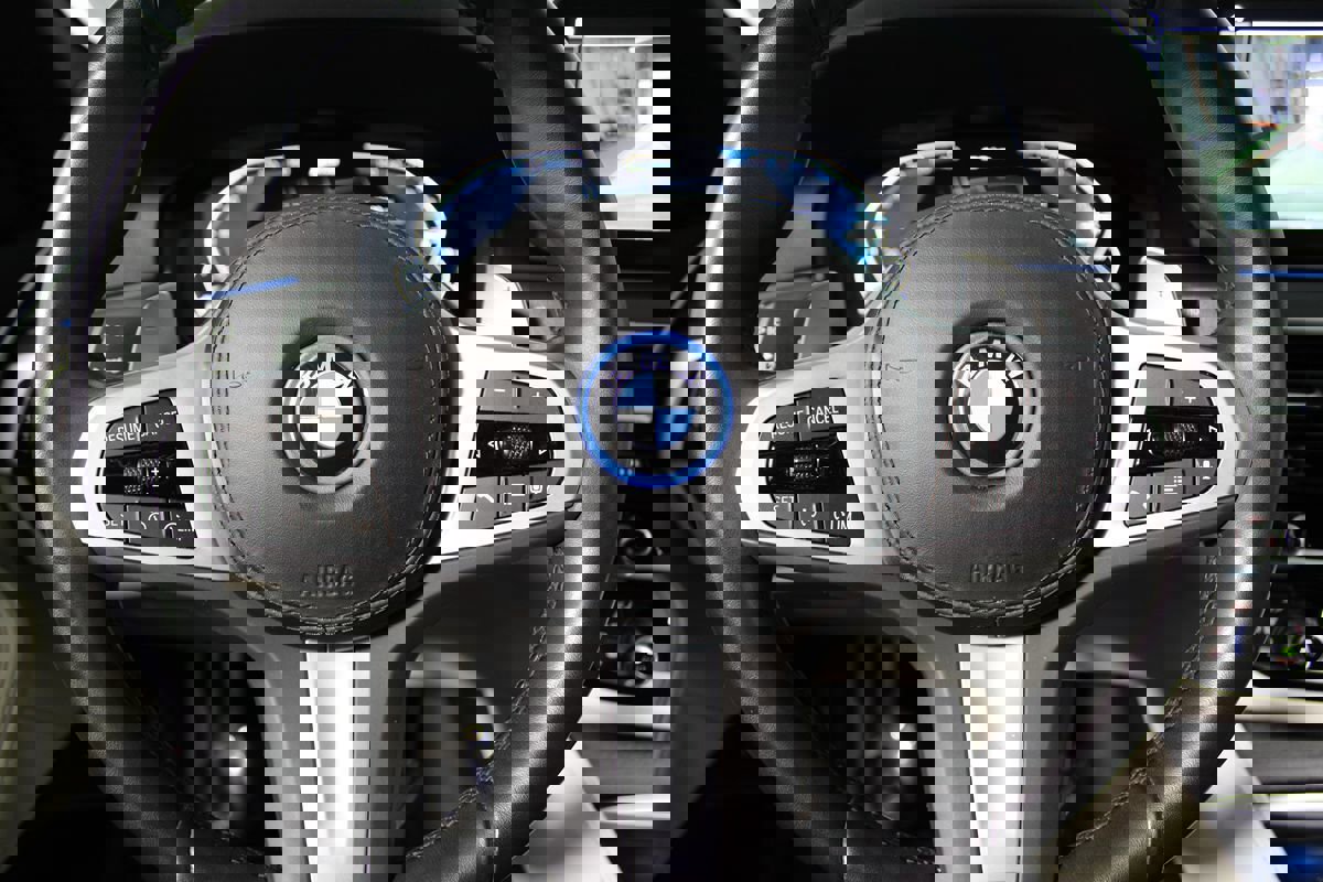 Used 2023 BMW 530e 530e w/ M Sport Package image 15