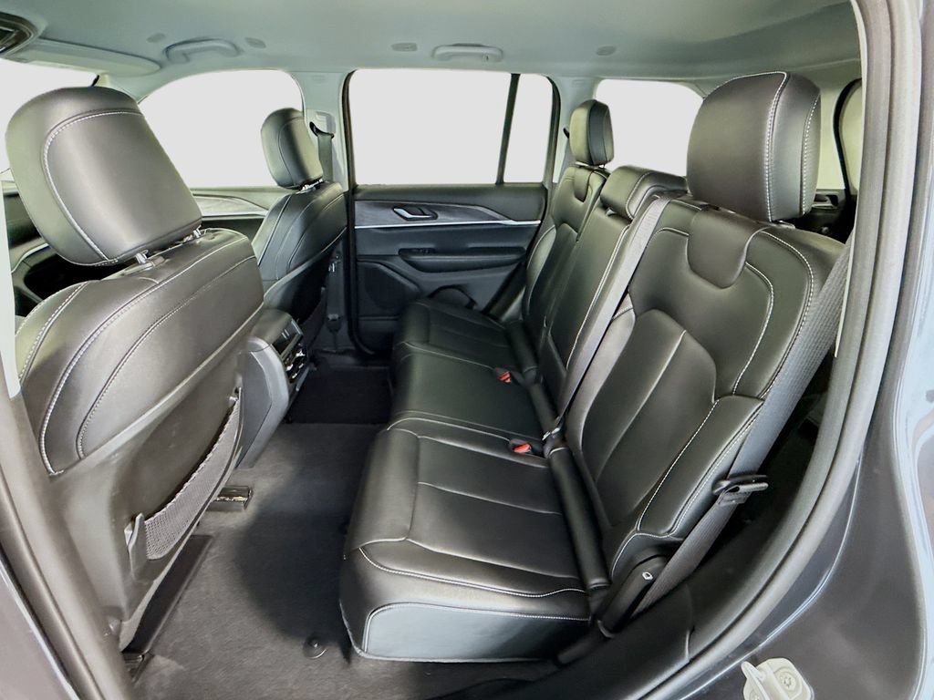 Used 2023 Jeep Grand Cherokee Limited RWD image 21