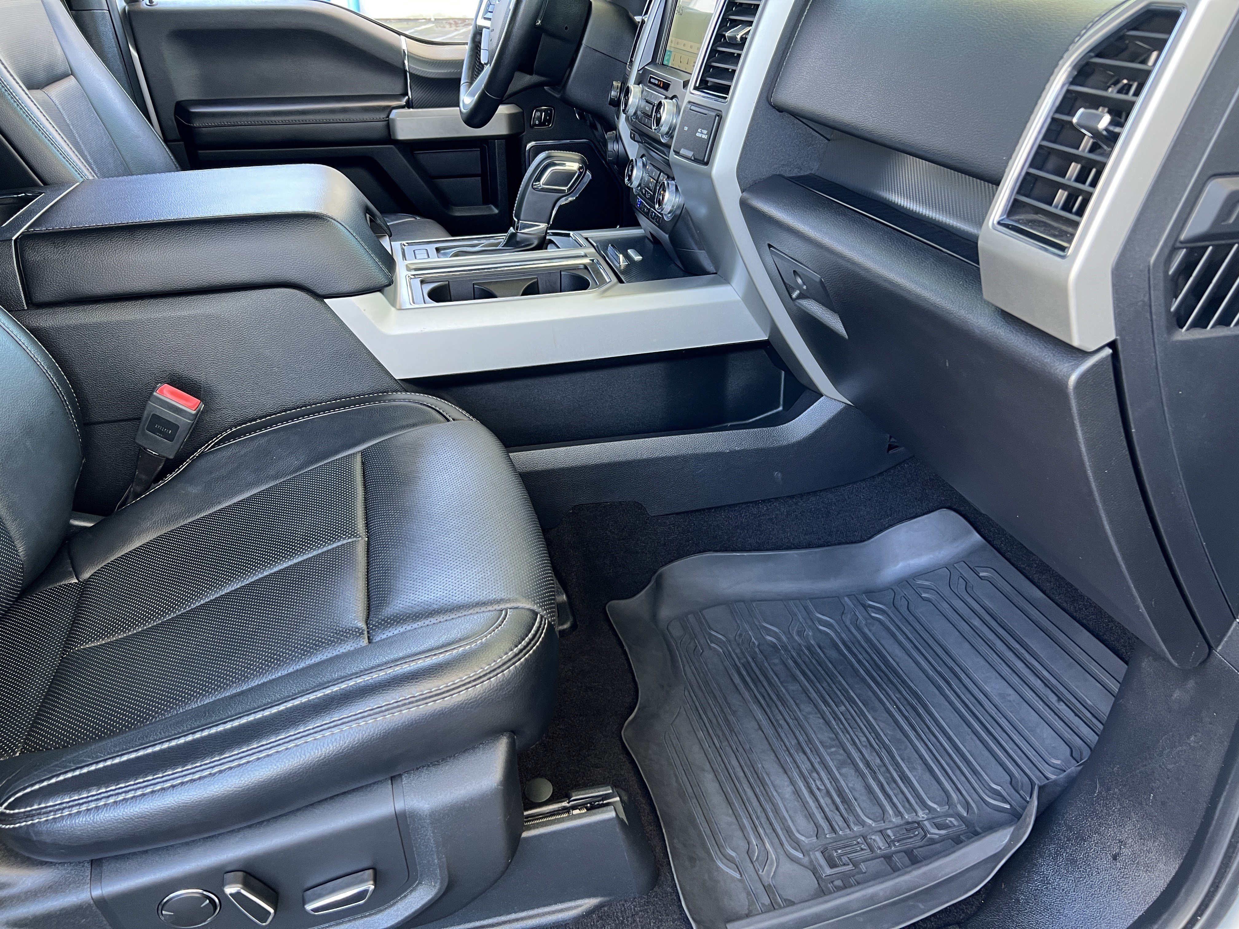 Used 2018 Ford F150 Lariat w/ Equipment Group 502A Luxury AWD/4WD image 22