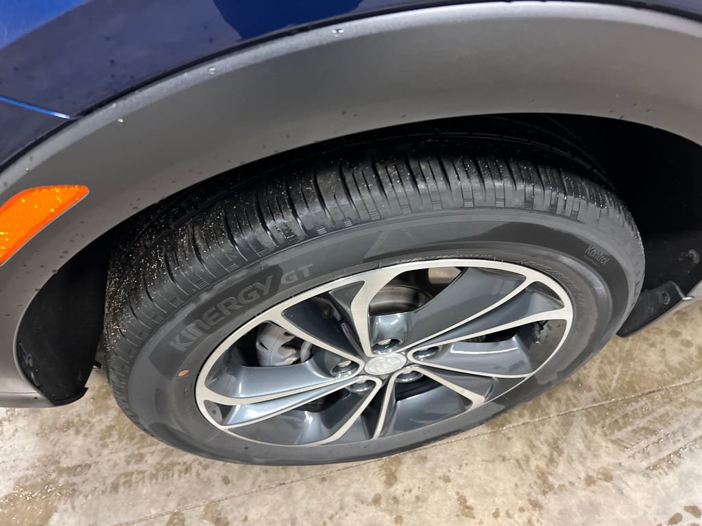 Certified 2022 Buick Encore GX Essence AWD/4WD image 11