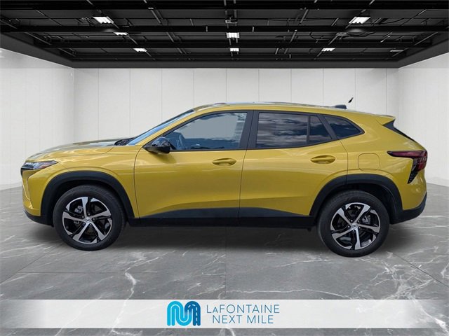 Used 2024 Chevrolet Trax RS w/ Sunroof Package image 2