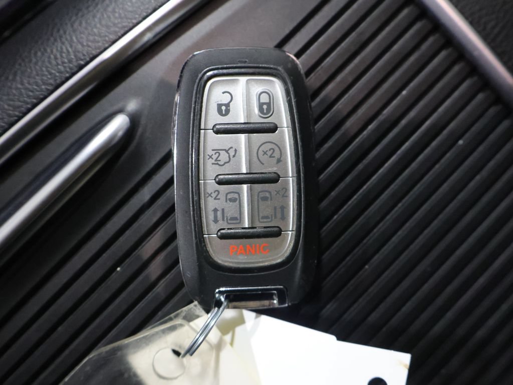 Certified 2024 Chrysler Pacifica Limited FWD image 29