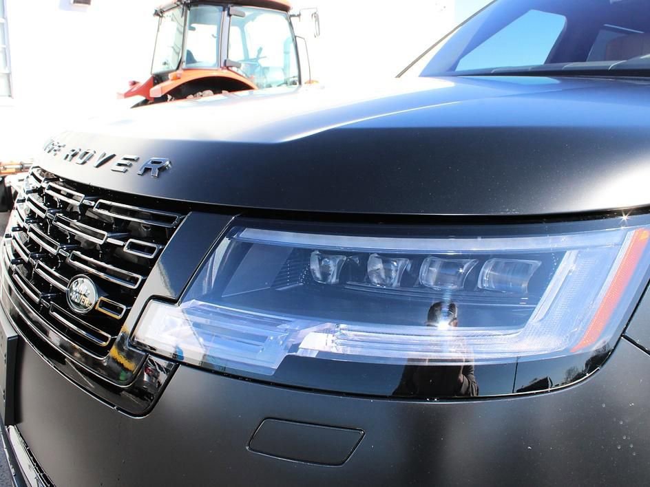 Used 2023 Land Rover Range Rover Long Wheelbase Autobiography image 11