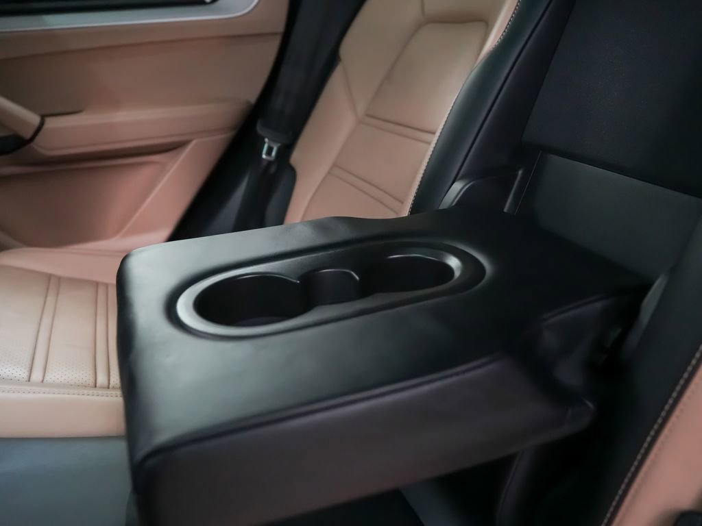 Certified 2024 Porsche Cayenne Coupe AWD/4WD image 19