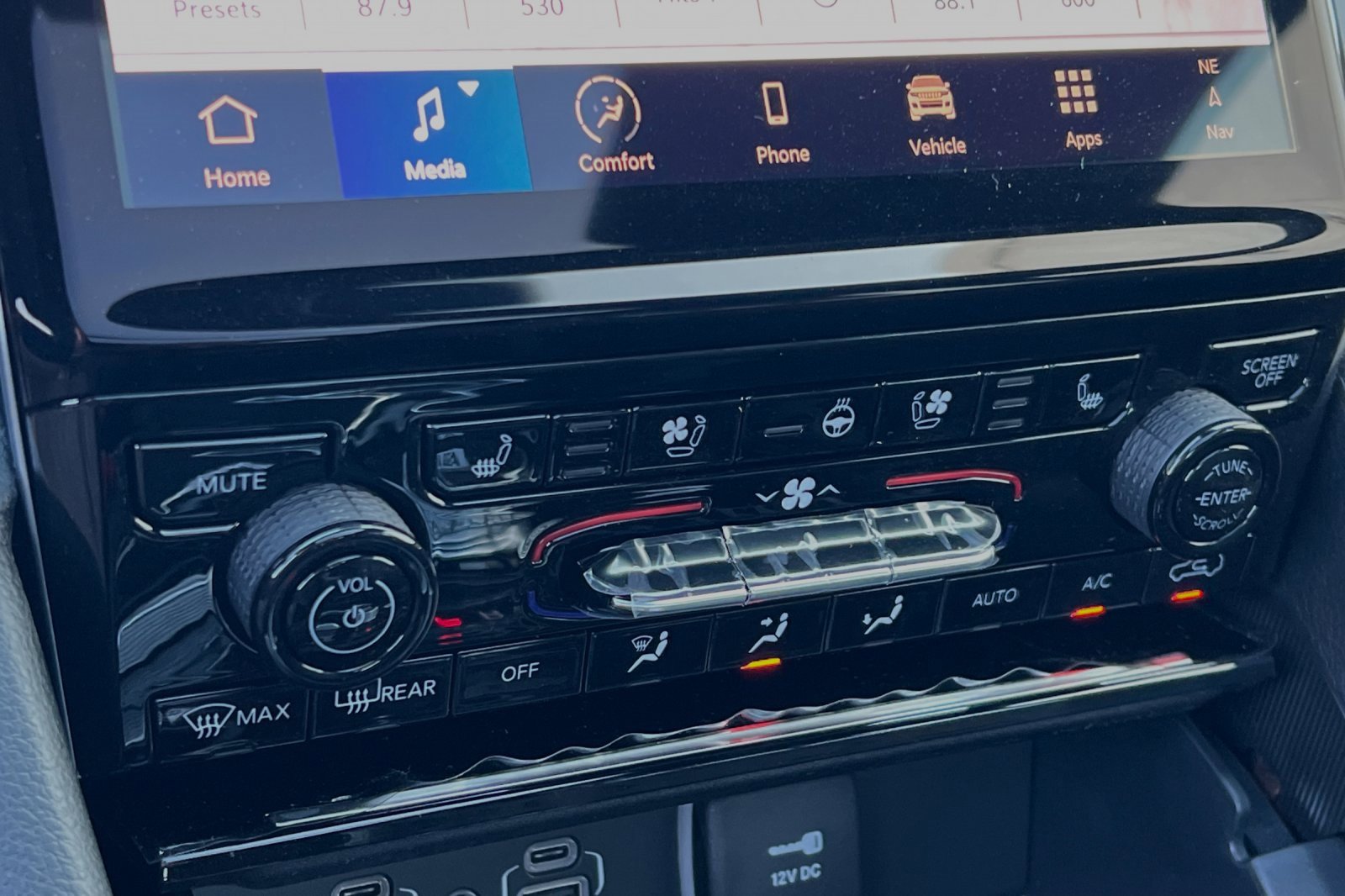 New 2024 Jeep Grand Cherokee Limited 4xe w/ Luxury Tech Group II image 19