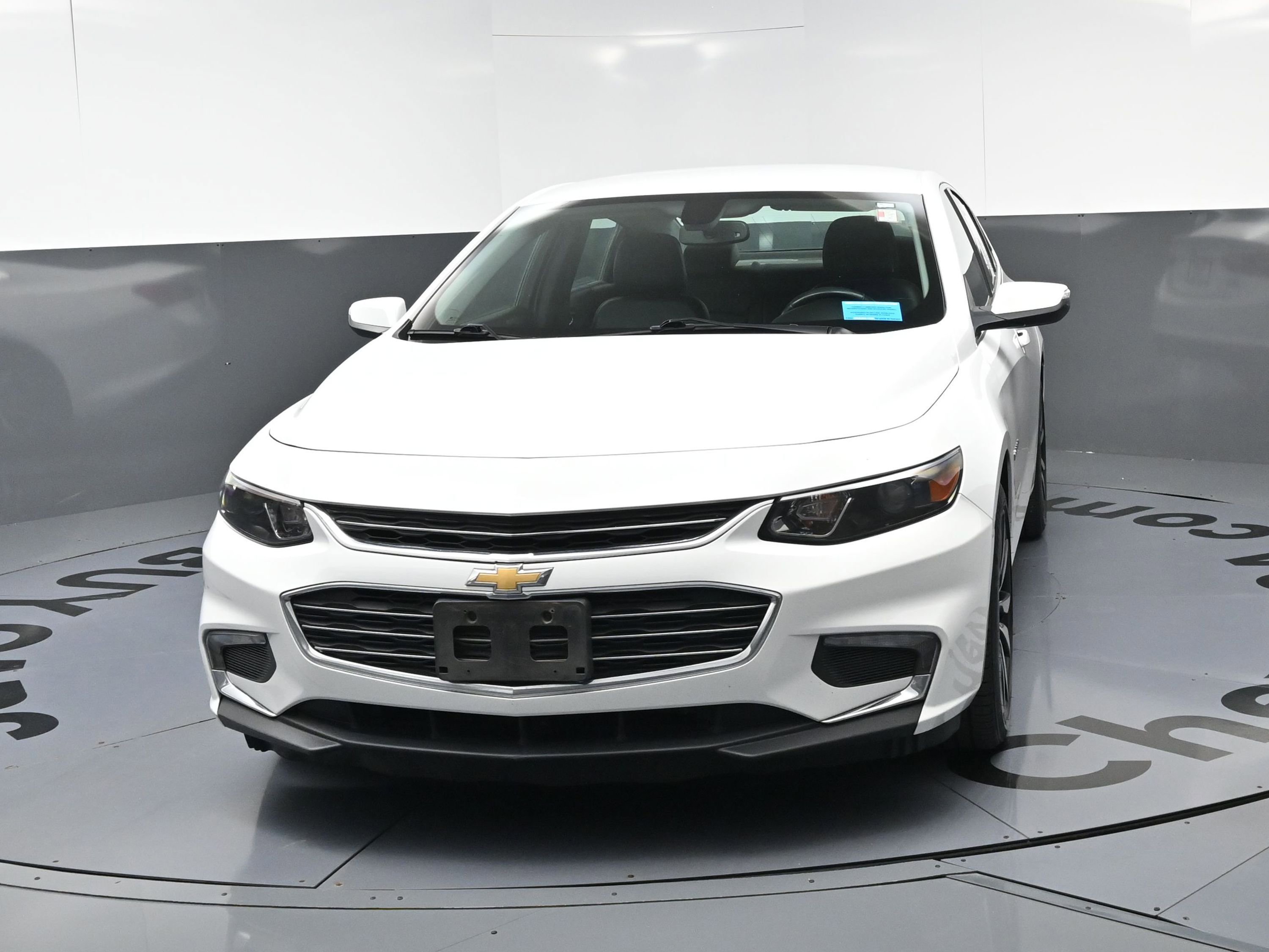 Used 2017 Chevrolet Malibu LT w/ Leather Package FWD image 5