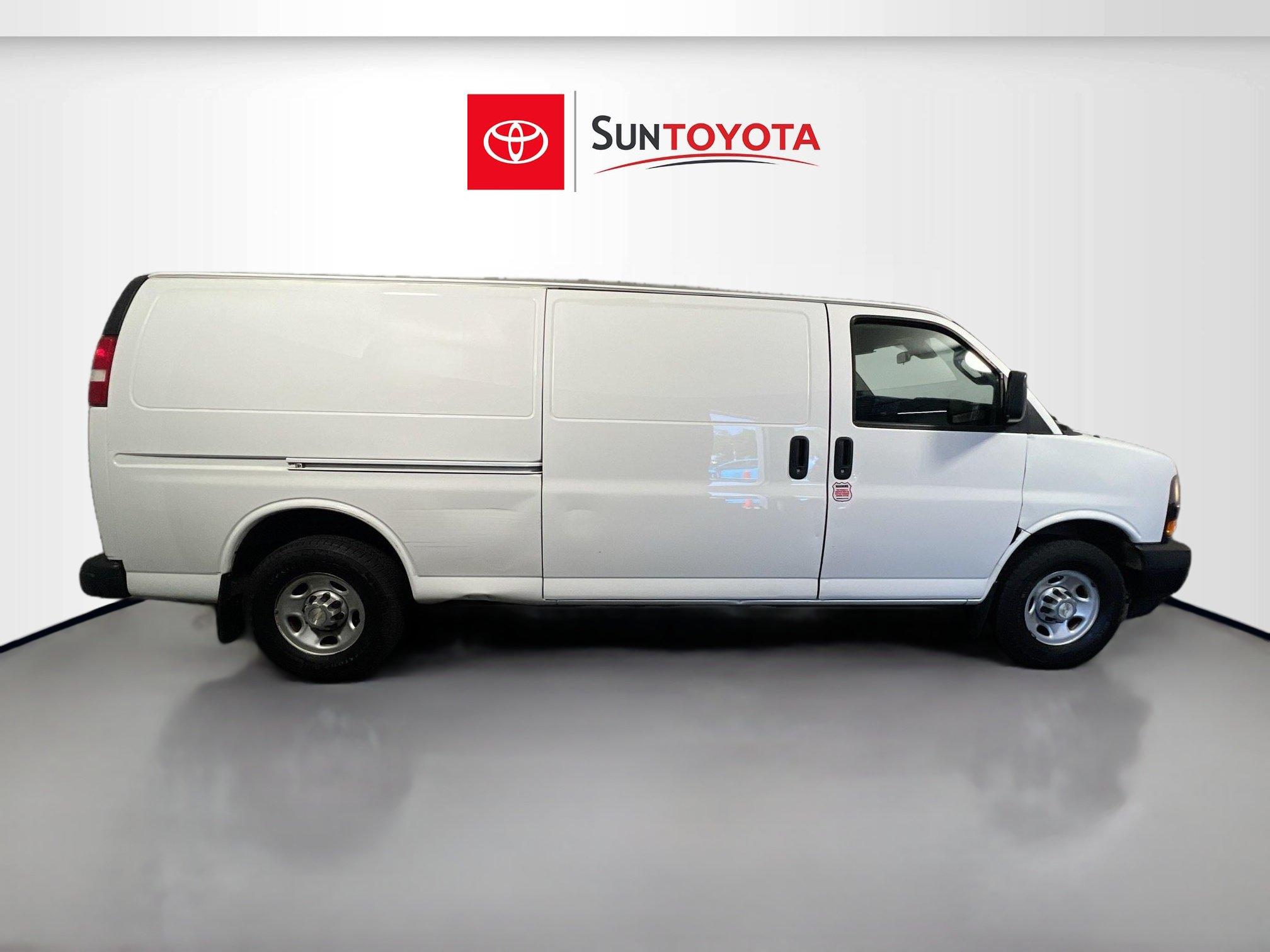Used 2020 Chevrolet Express 3500 Extended w/ Driver Convenience Package RWD image 2