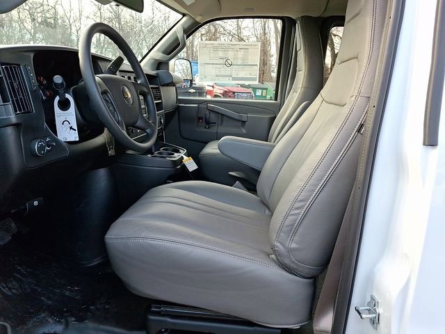 New 2025 Chevrolet Express 3500 LS image 9