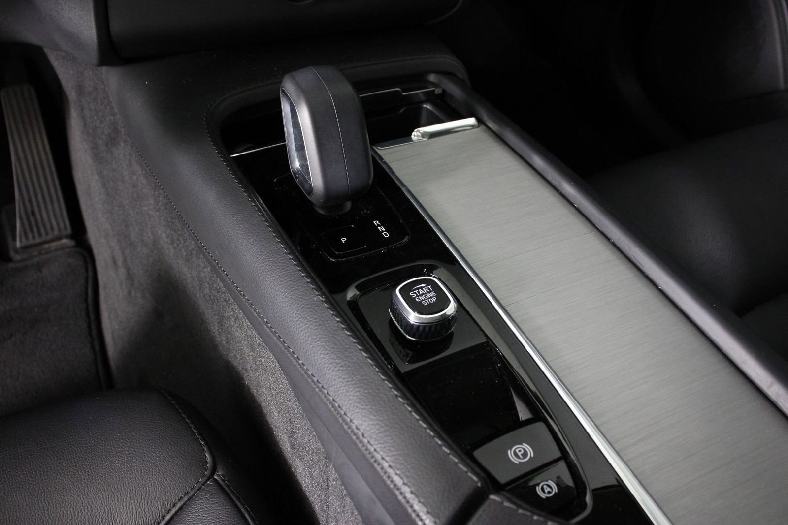 Certified 2023 Volvo XC90 B5 Core w/ Protection Package Premier AWD/4WD image 15