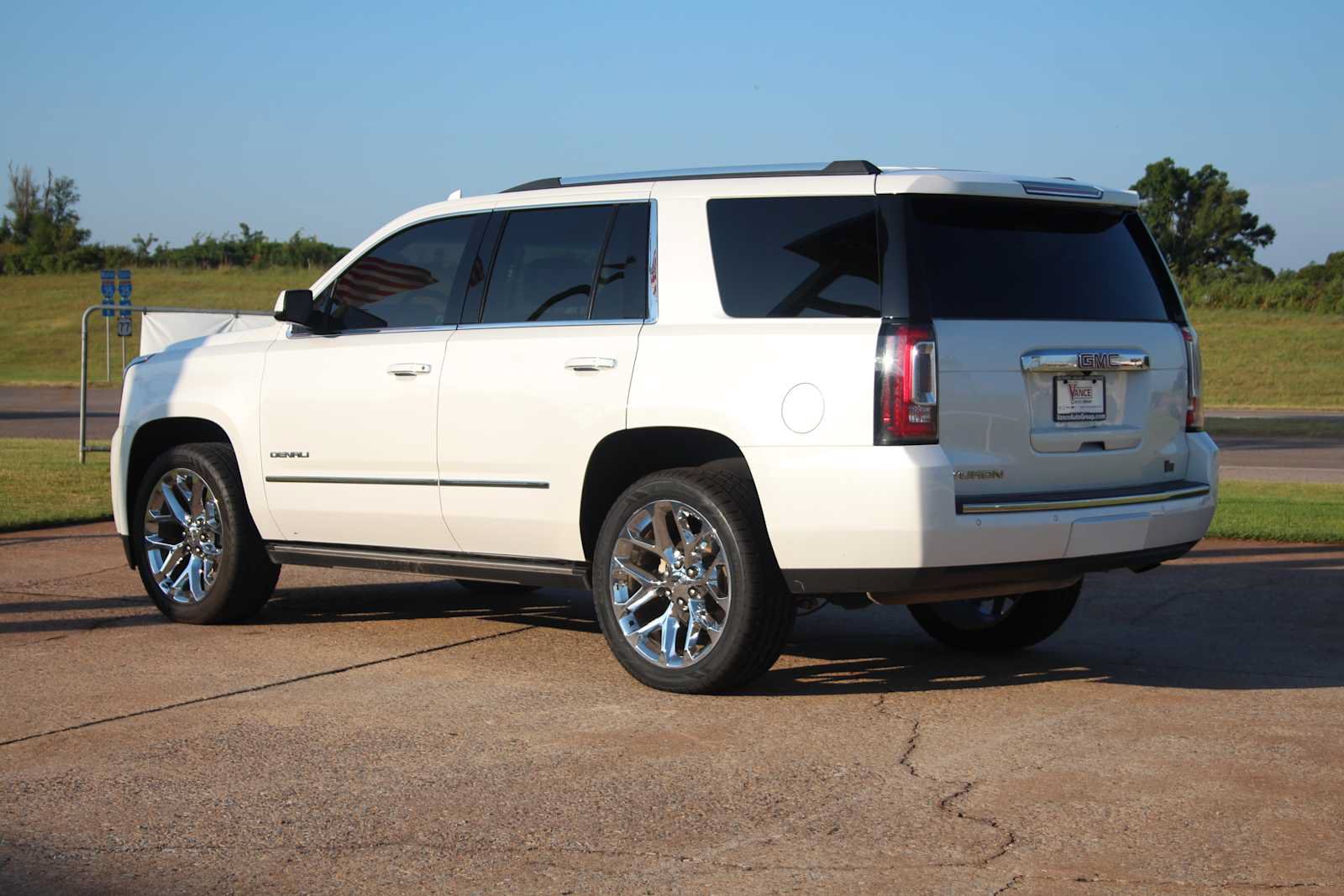 Used 2020 GMC Yukon Denali w/ Open Road Package AWD/4WD image 8