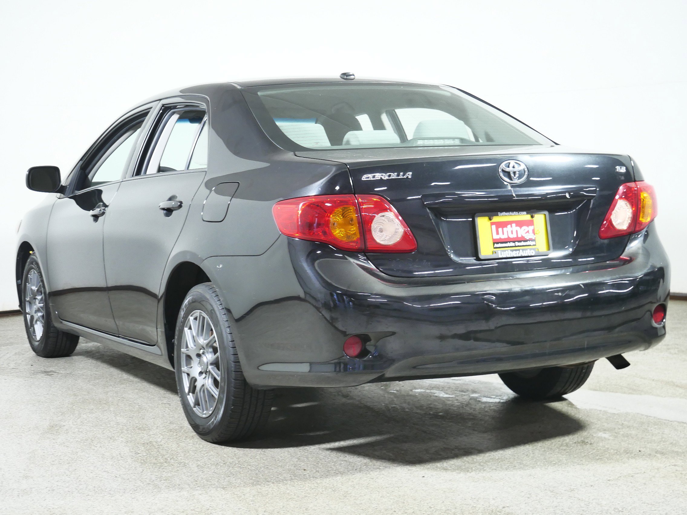 Used 2010 Toyota Corolla LE image 5