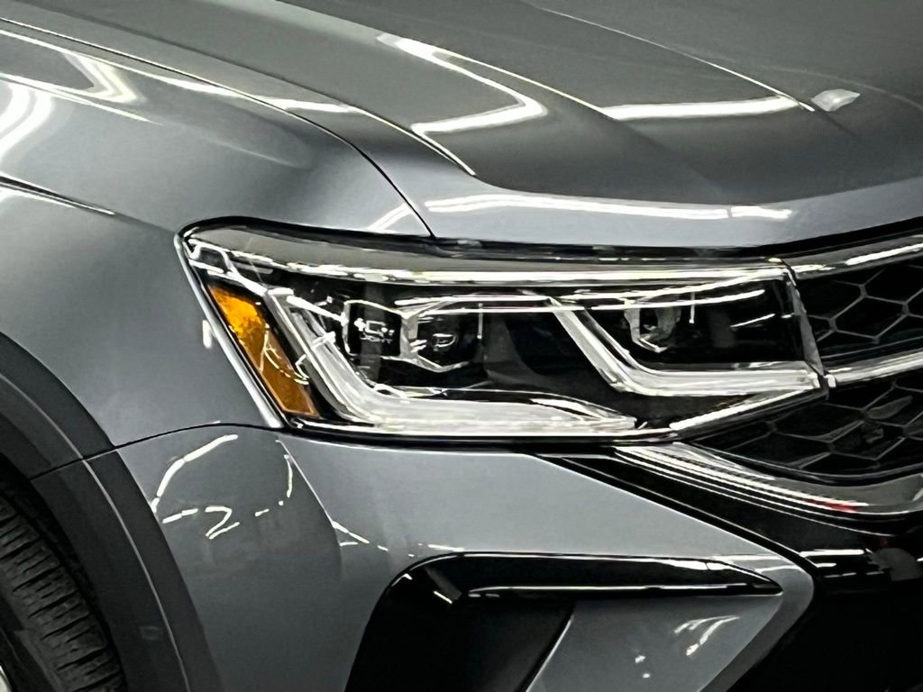 Used 2023 Volkswagen Taos SEL image 41