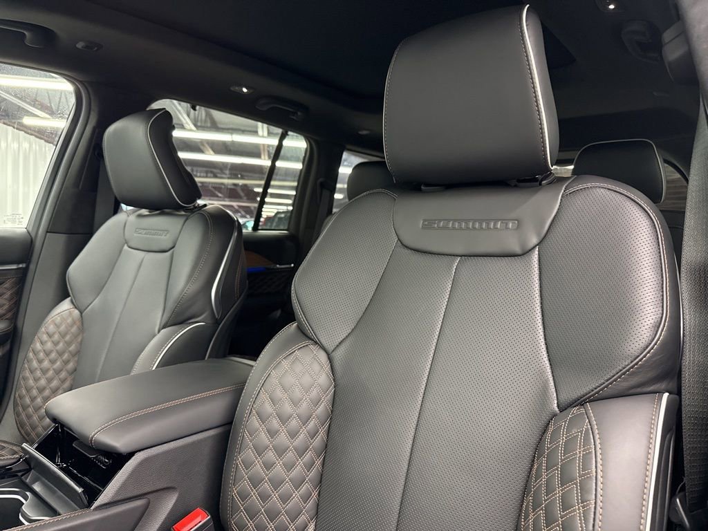 New 2026 Jeep Grand Cherokee Summit image 22