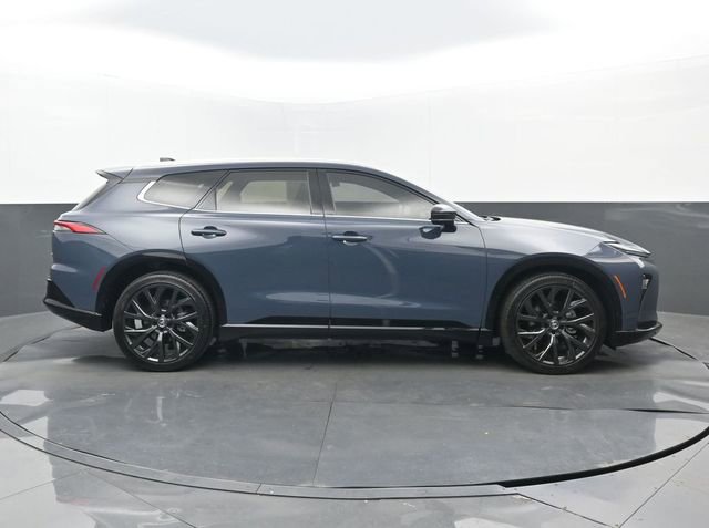 Used 2025 Toyota Crown Signia w/ Advanced Technology Package image 2