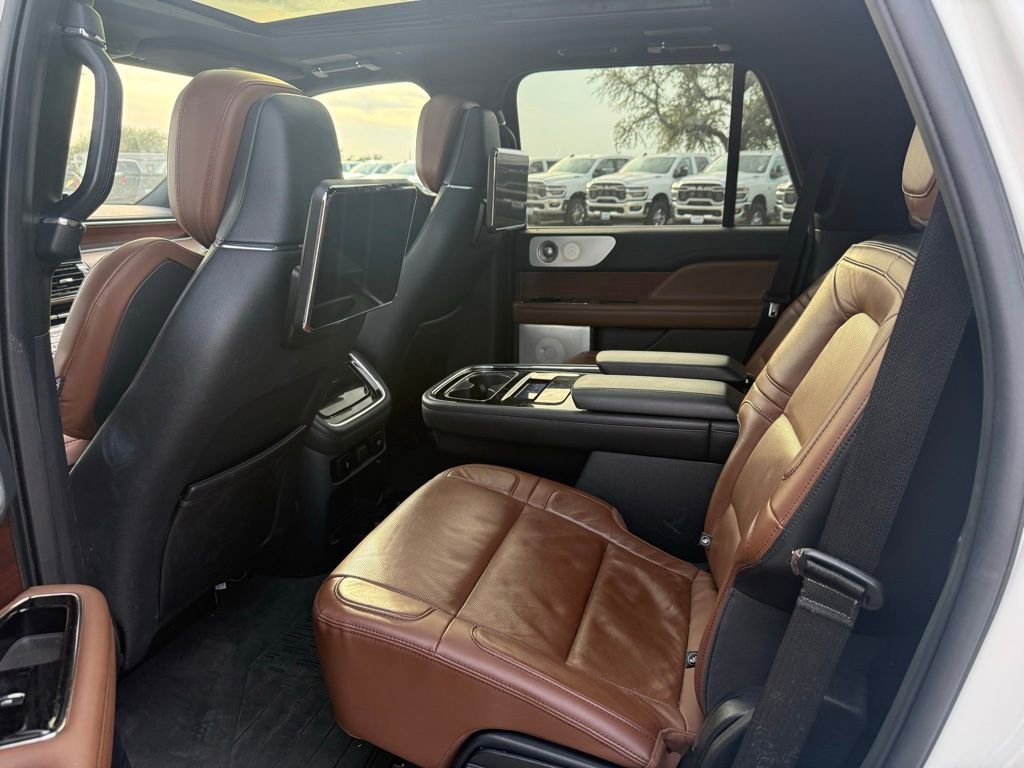 Used 2023 Lincoln Navigator Reserve AWD/4WD image 18
