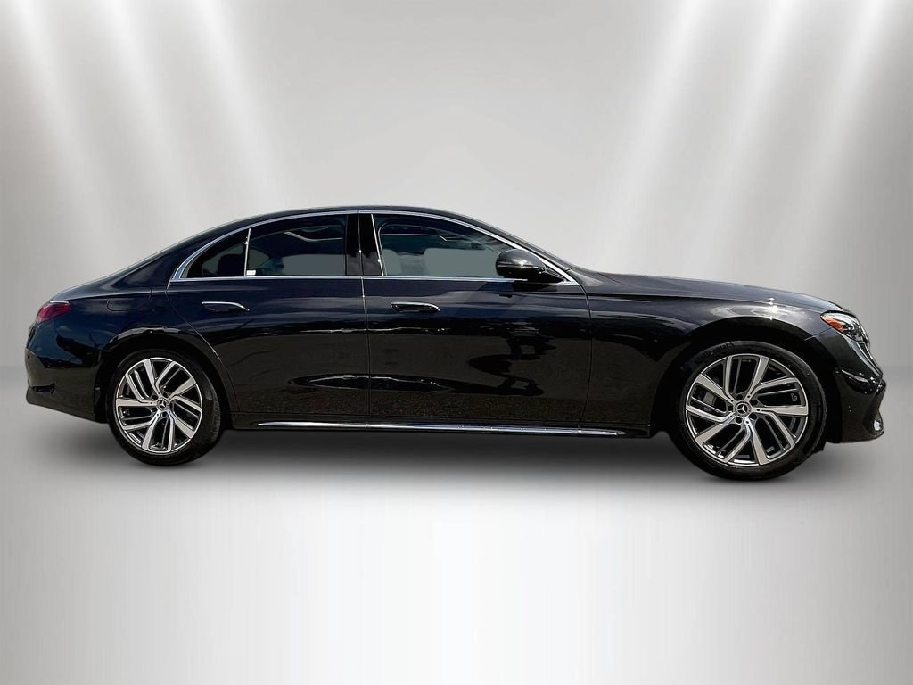 Certified 2025 Mercedes-Benz E 350 4MATIC Sedan w/ MBUS Superscreen Package image 4