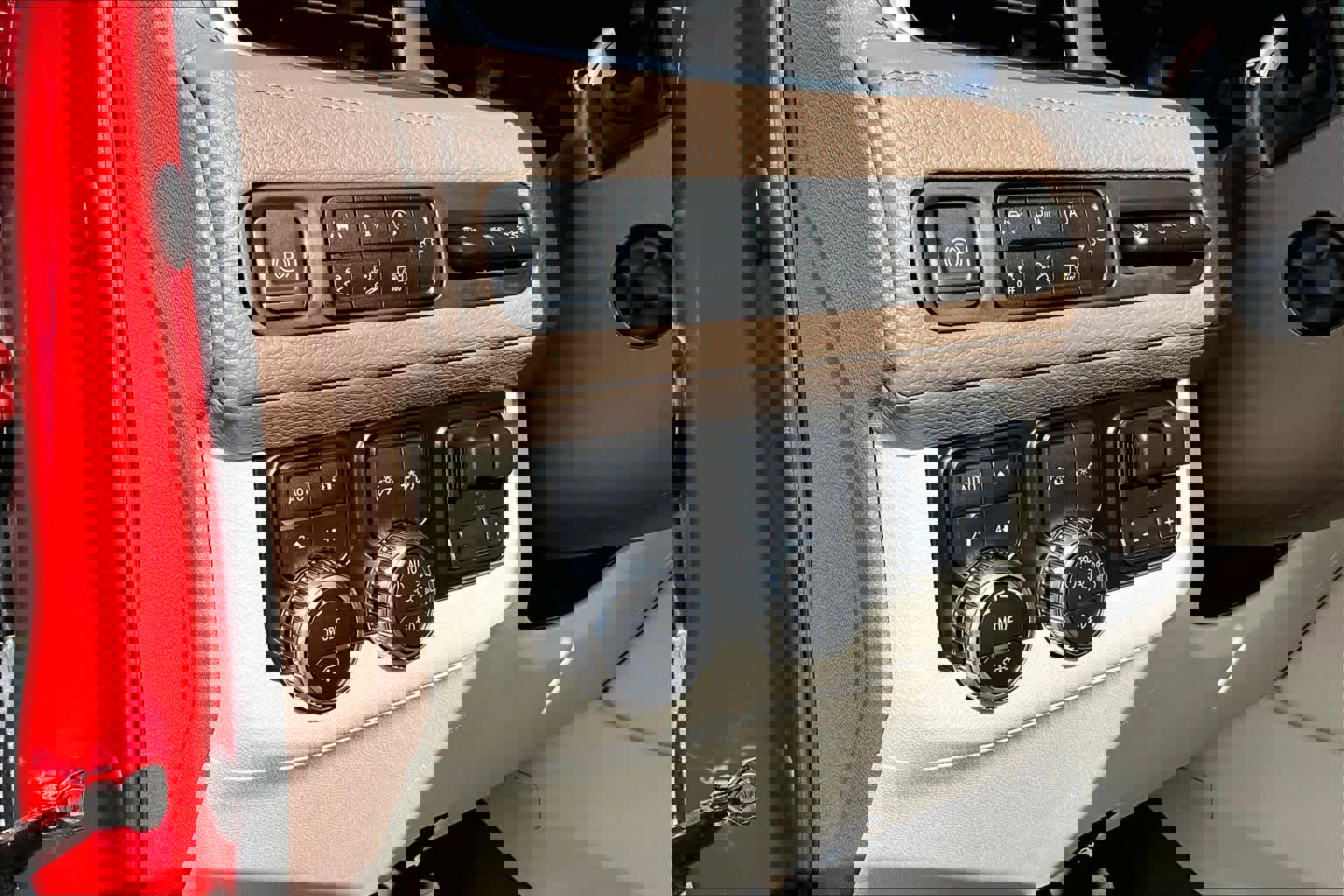 Used 2022 GMC Yukon Denali w/ Denali Premium Package image 36