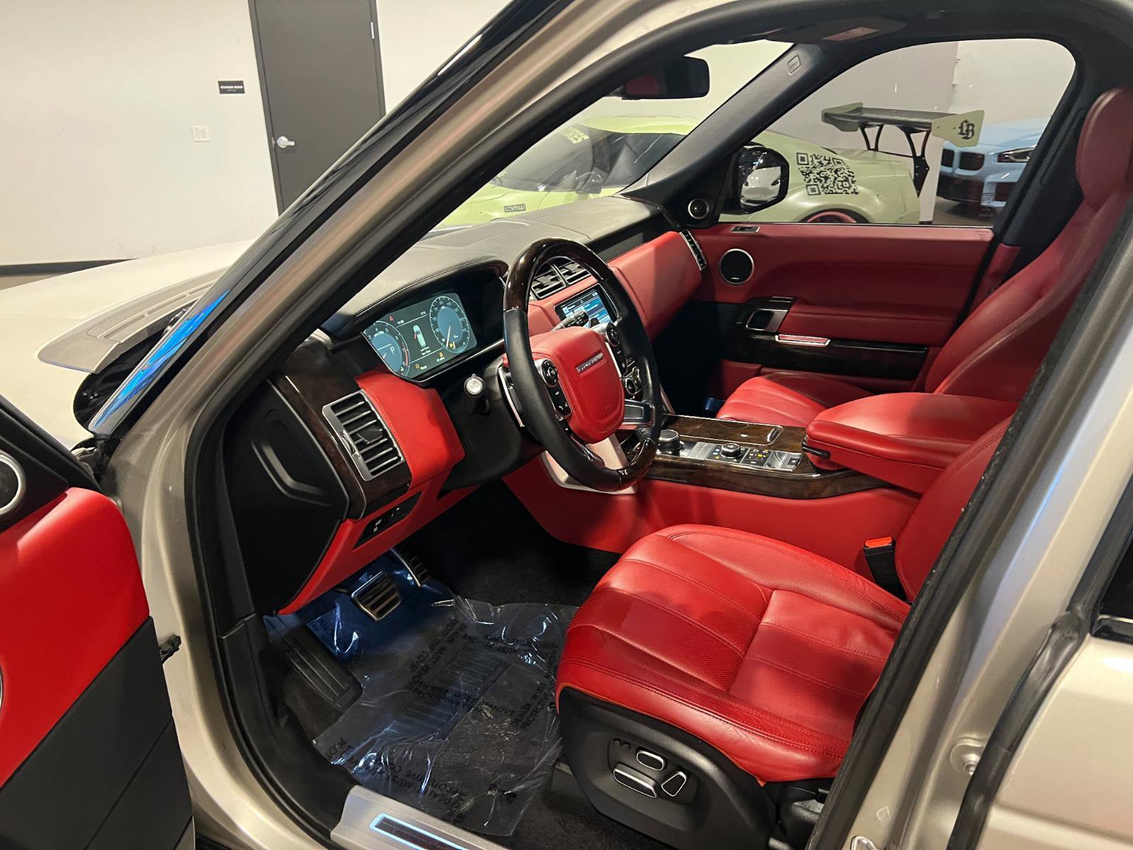 Used 2015 Land Rover Range Rover Autobiography image 10