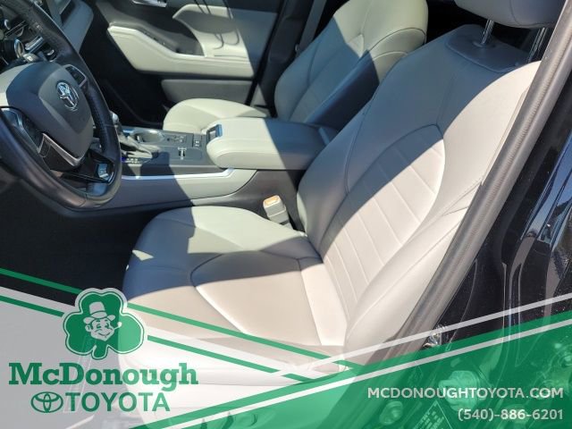 Used 2021 Toyota Highlander XLE image 19