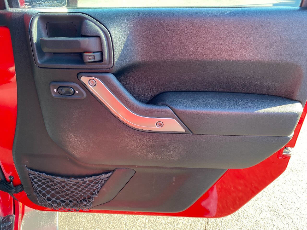 Used 2012 Jeep Wrangler Unlimited Sahara w/ Connectivity Group image 29