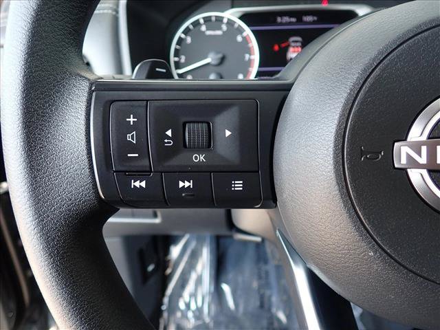 Used 2024 Nissan Rogue S AWD/4WD image 13