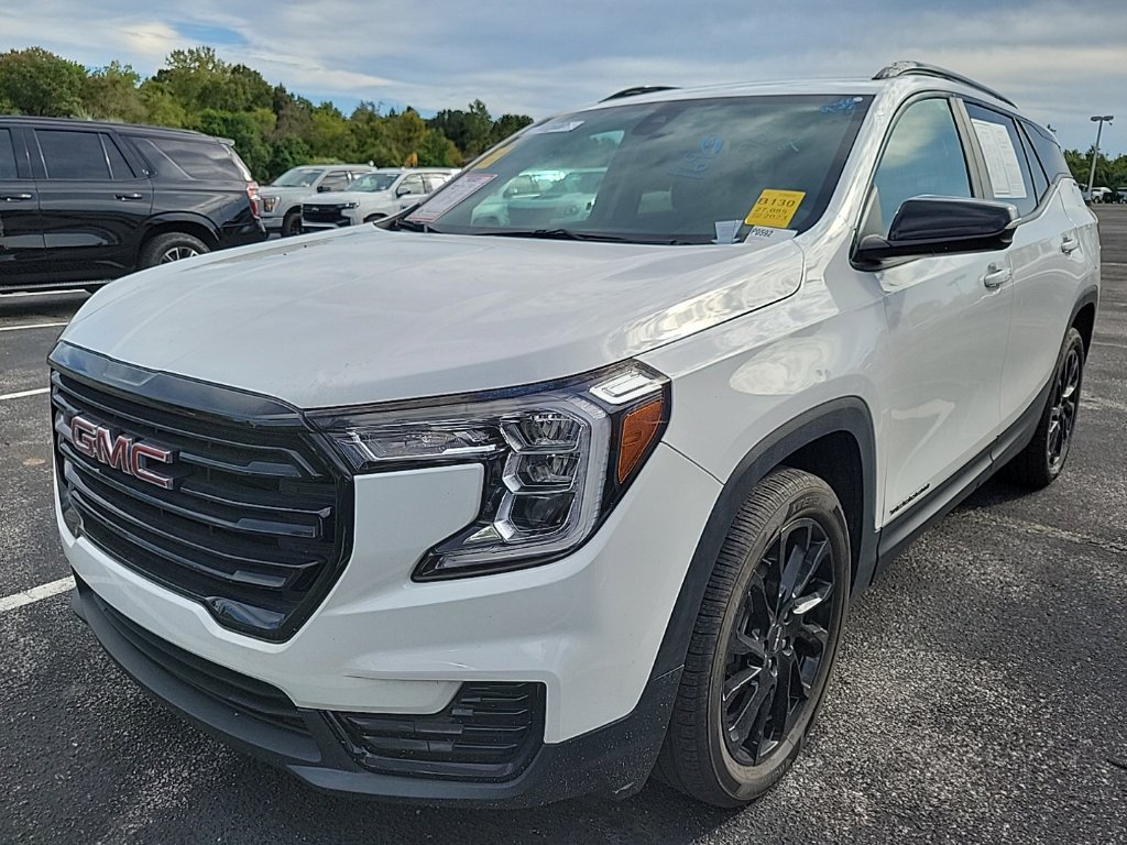 Used 2023 GMC Terrain SLE w/ Driver Convenience Package FWD image 3