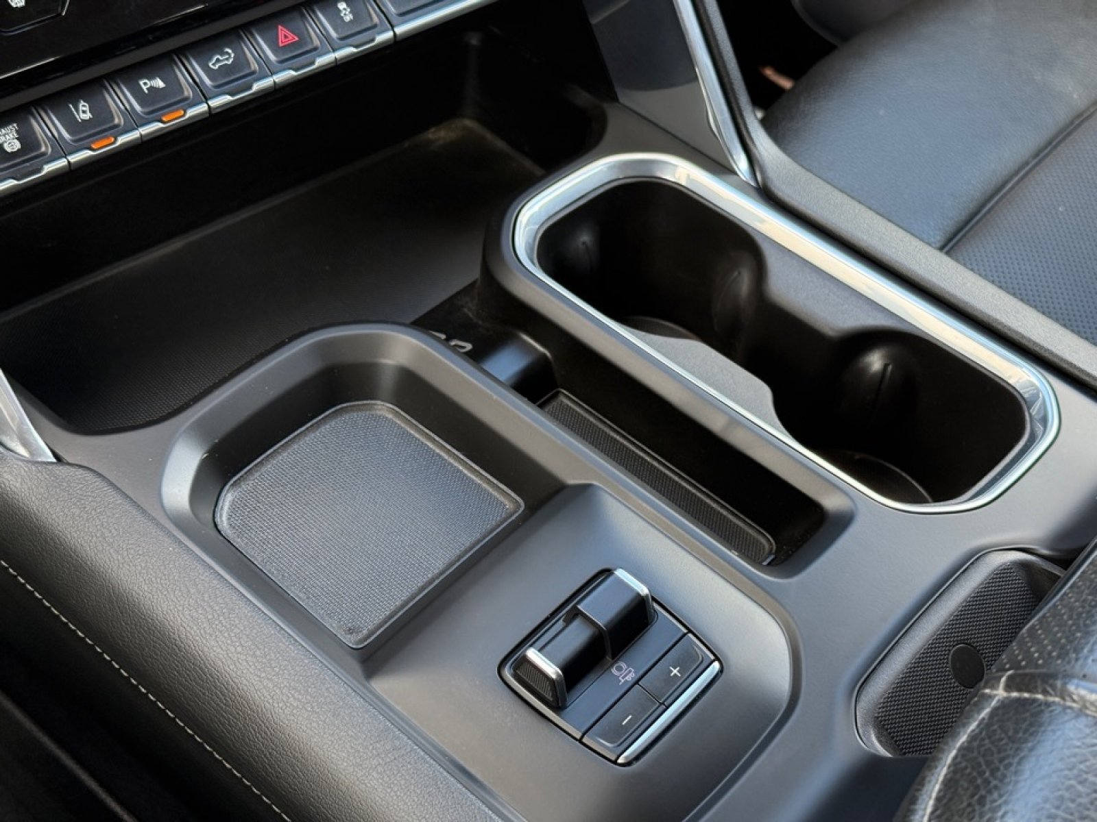 Used 2024 GMC Sierra 3500 Denali w/ Technology Package image 31