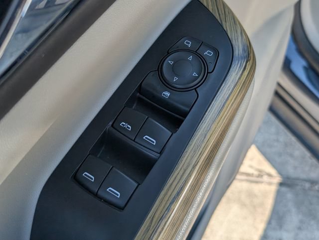 Used 2019 GMC Acadia Denali w/ Technology Package FWD image 11