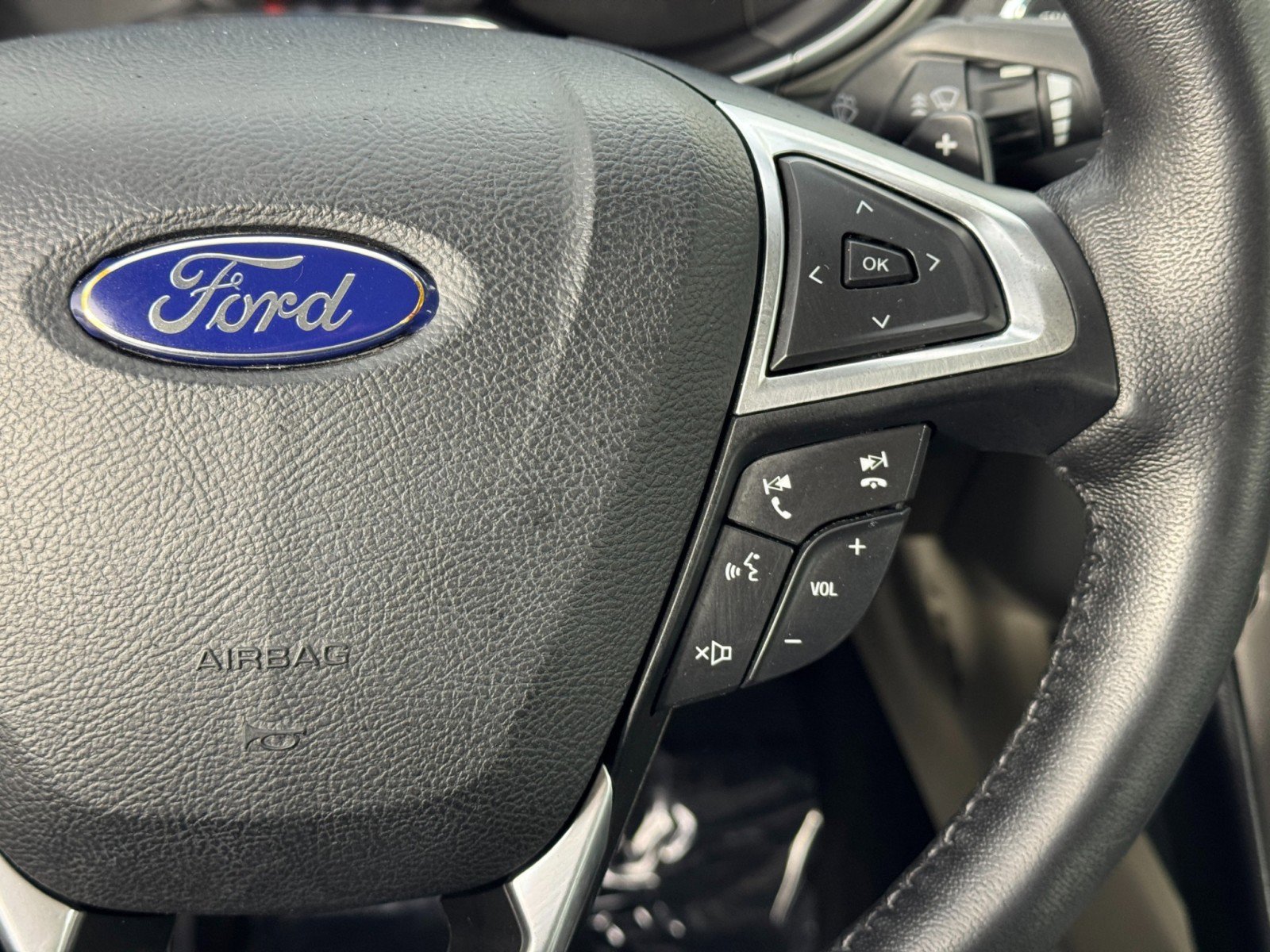 Used 2017 Ford Fusion SE w/ Fusion SE Technology Package image 20