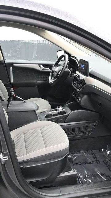 Used 2020 Ford Escape SE image 10