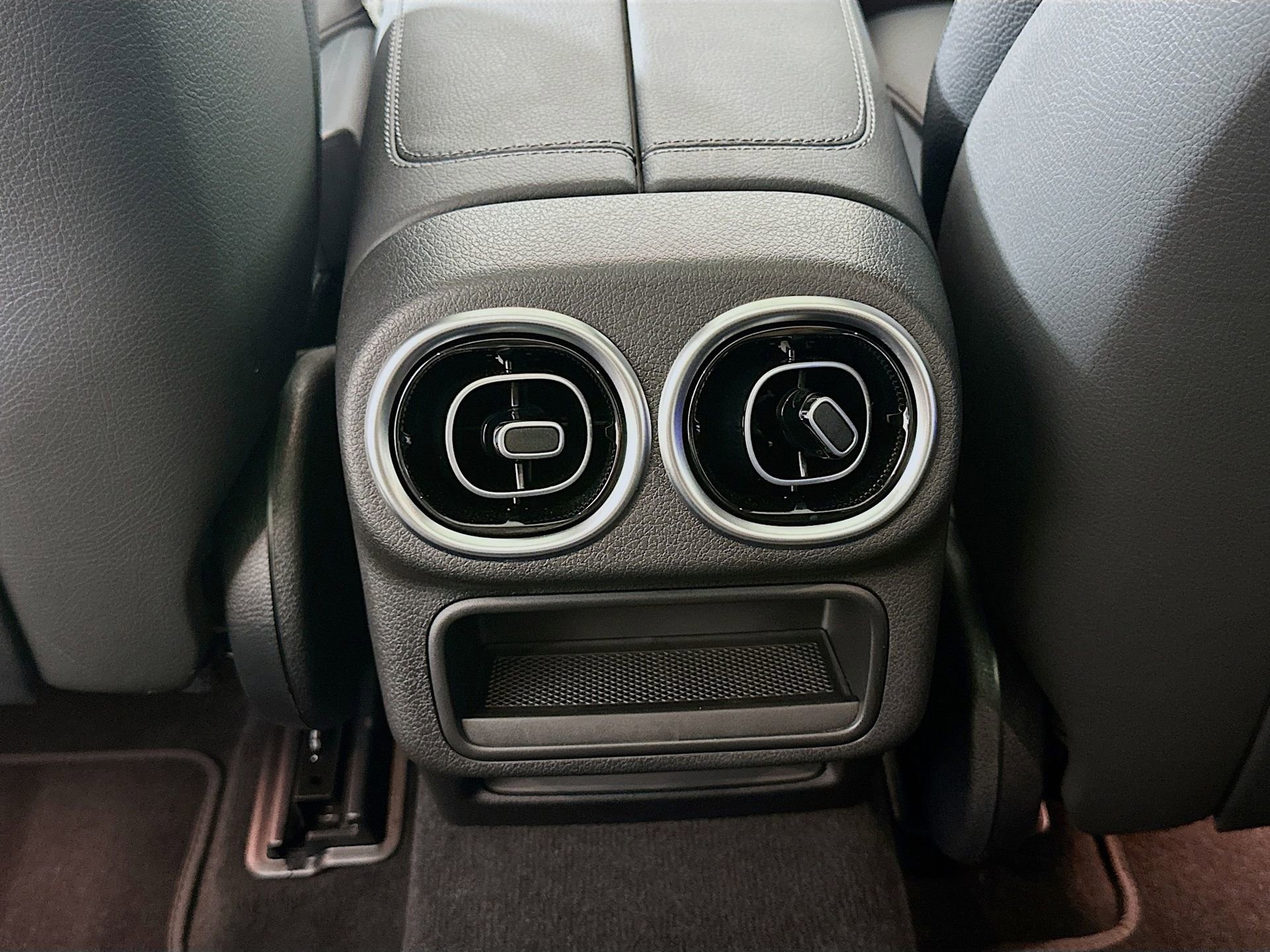 Used 2025 Mercedes-Benz GLC 300 4MATIC image 28