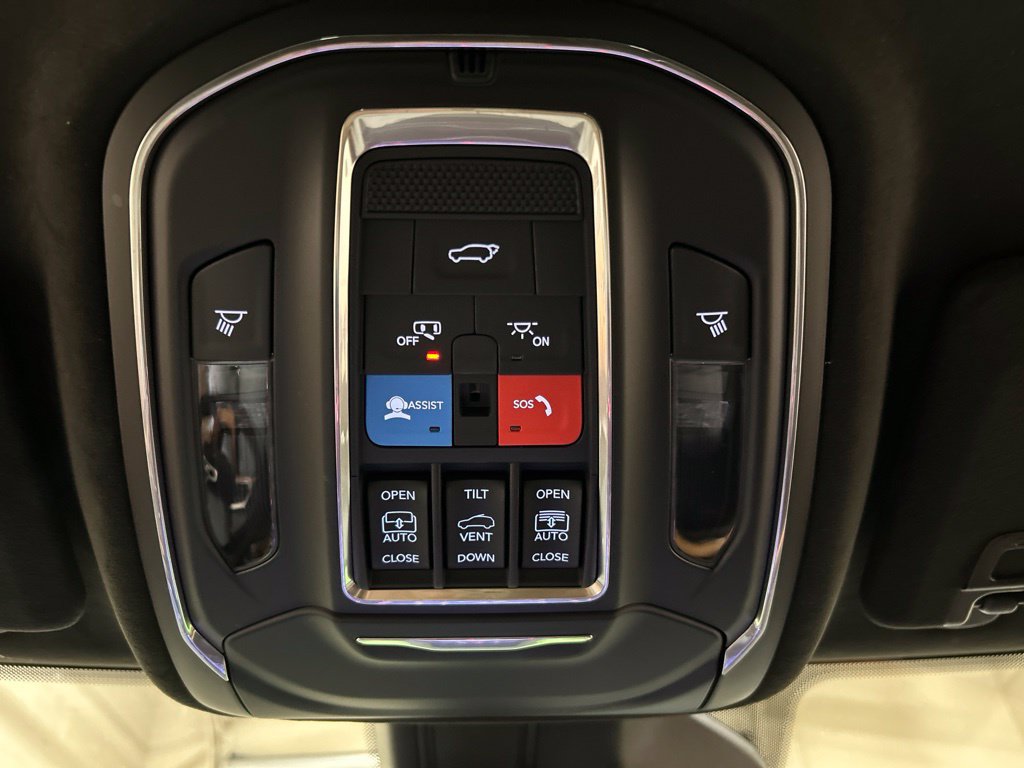 Used 2025 Jeep Grand Cherokee L Summit AWD/4WD image 29