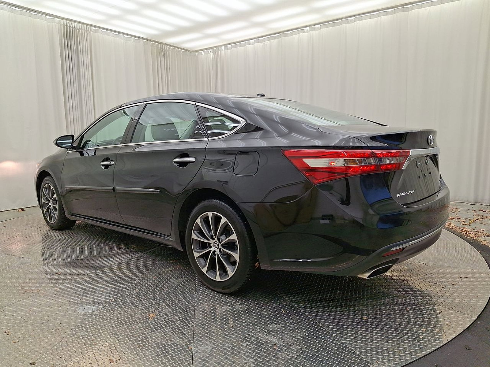 Certified 2017 Toyota Avalon XLE Premium image 6