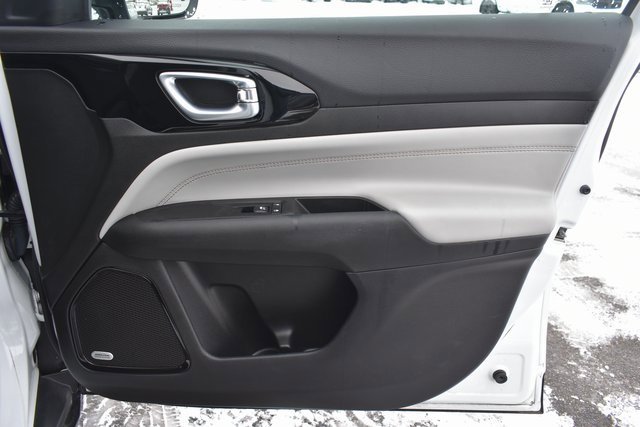 Used 2022 Jeep Compass Limited w/ Sun and Sound Group image 47