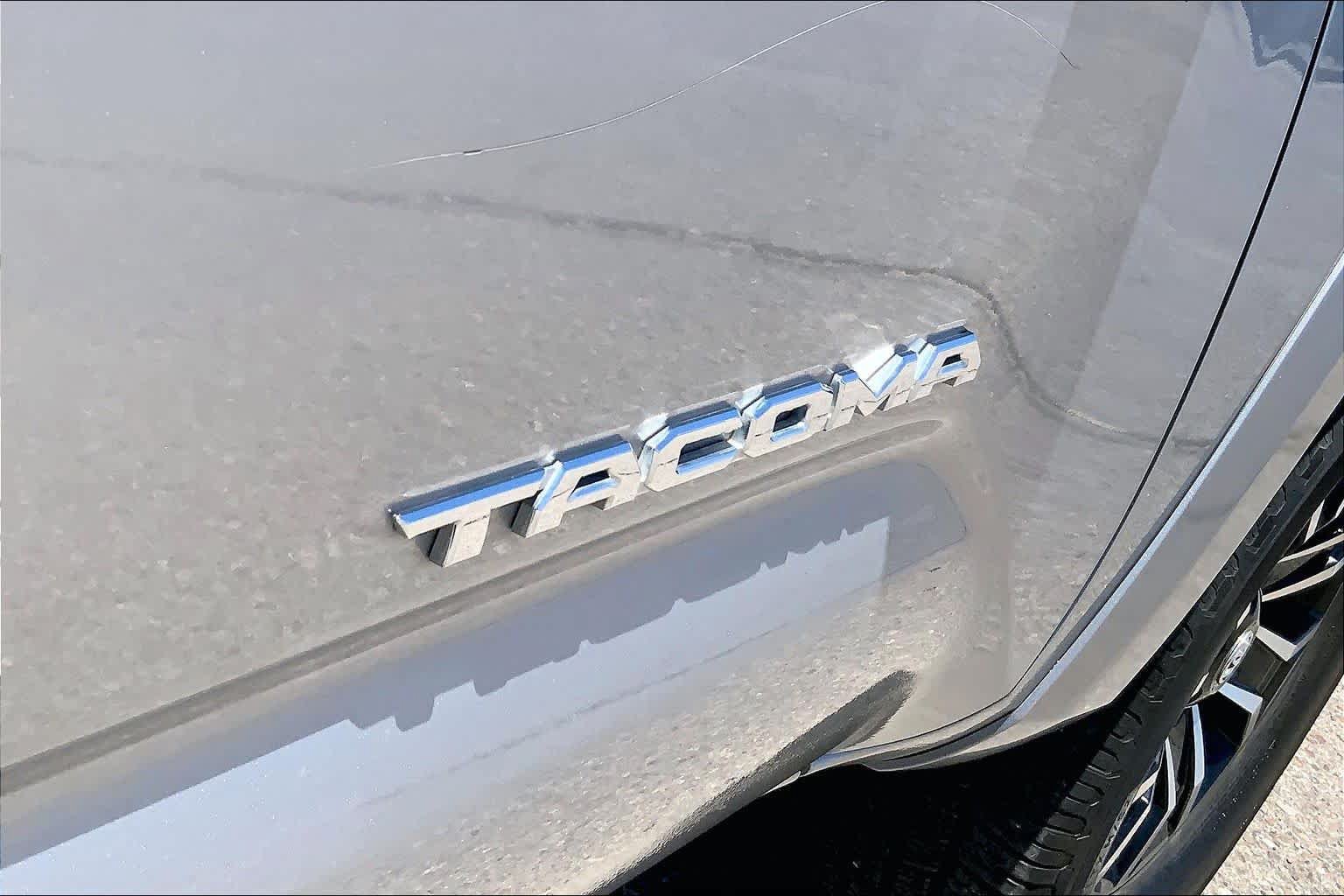 Used 2020 Toyota Tacoma TRD Sport w/ Technology Package AWD/4WD image 9