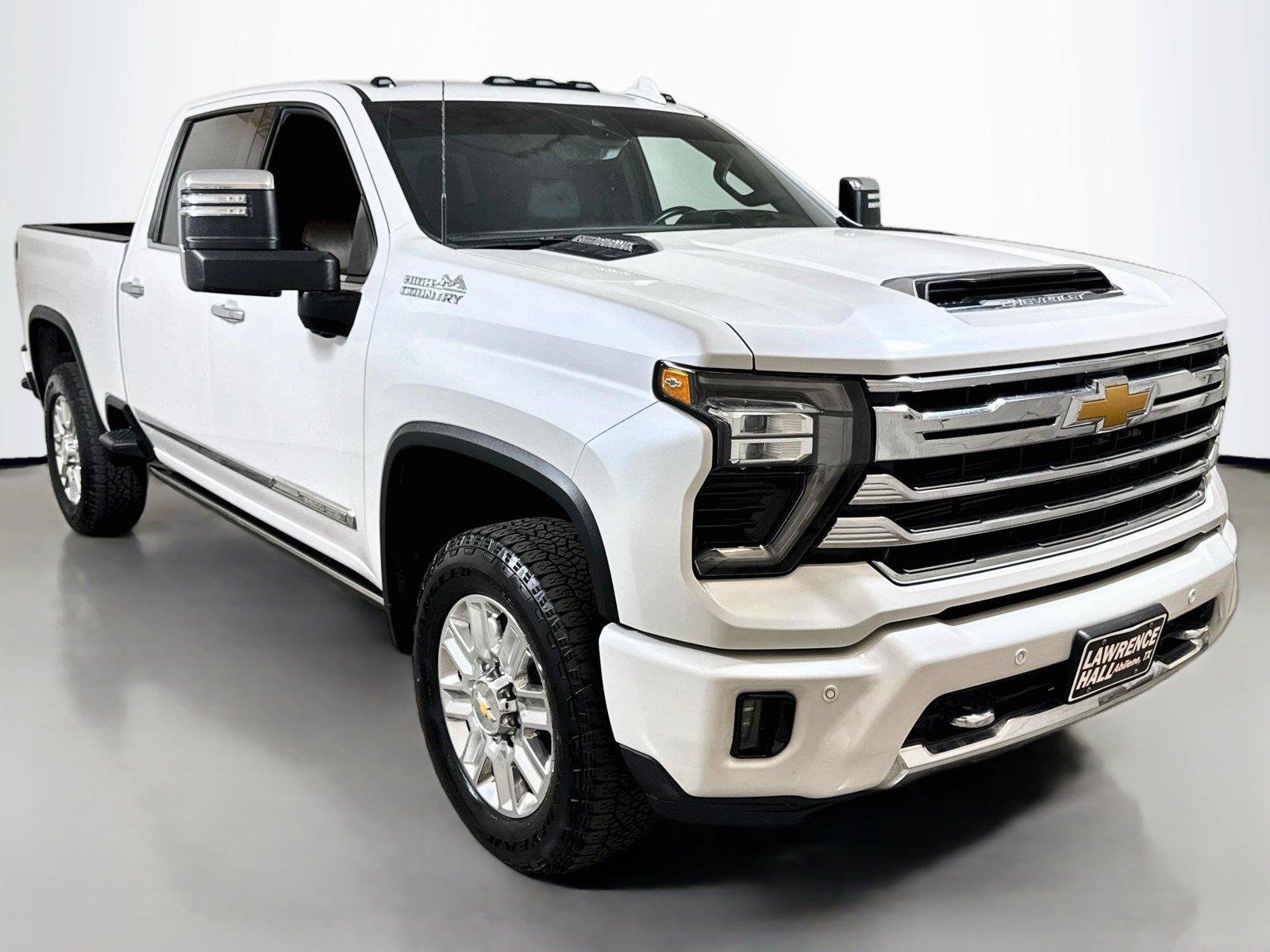 Certified 2025 Chevrolet Silverado 2500 High Country w/ Technology Package AWD/4WD image 3